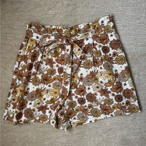 C & C California High Waist Gold and Cream Floral Shorts, Size 10